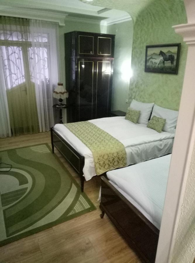 Посуточный Гостевой Дом Gyumri Ngoại thất bức ảnh