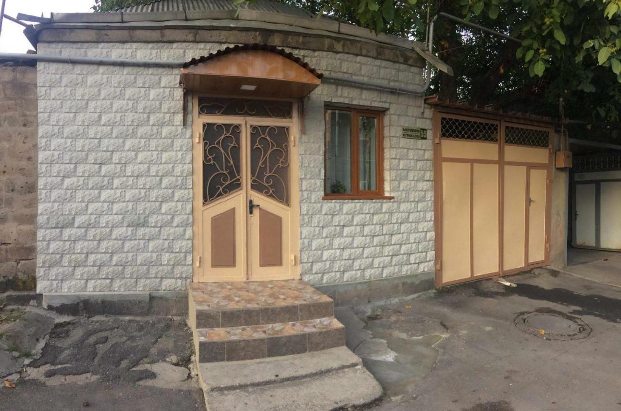 Посуточный Гостевой Дом Gyumri Ngoại thất bức ảnh